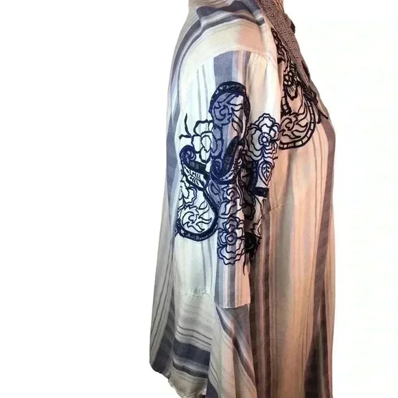 Chicos Size 2 (12/14) Blue and White Stripe Embroidered Blouse V-Neck 3/4 sleeve - Picture 4 of 6